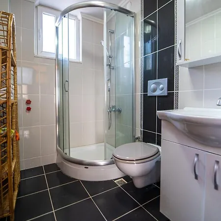 Magnificent With Private Pool Amazing View And Backyard In Oludeniz